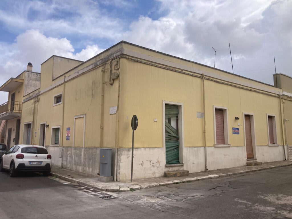 Squinzano: Via Nanni angolo Via Colombo