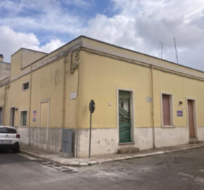 Squinzano: Via Nanni angolo Via Colombo