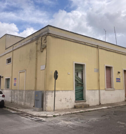 Squinzano: Via Nanni angolo Via Colombo