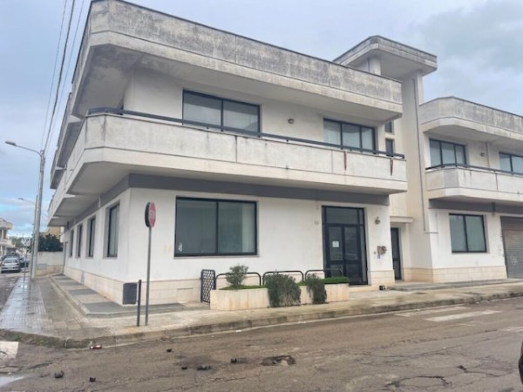 Copertino: Vendita intero stabile Commerciale – Via Luigi Pirandello 1